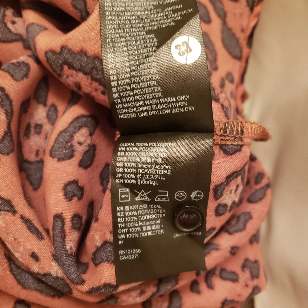 H&M Oversized Leopard Print Button Down Blouse - Picture 4 of 6